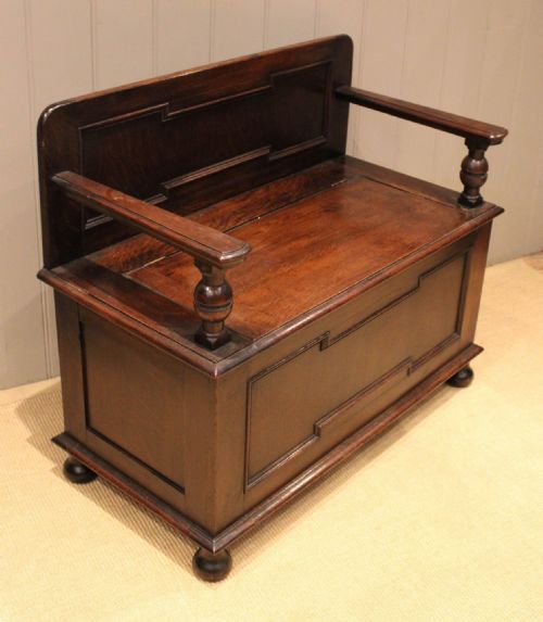 fig 1. Small Oak Settle