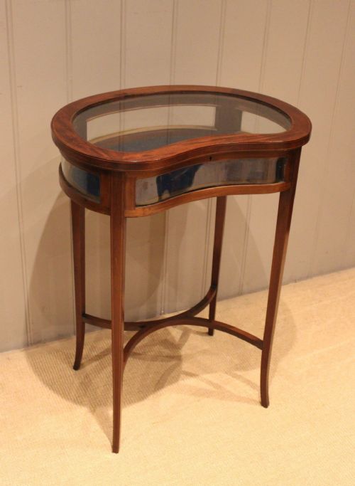 Edwardian Mahogany Kidney Shaped Bijouterie Table
