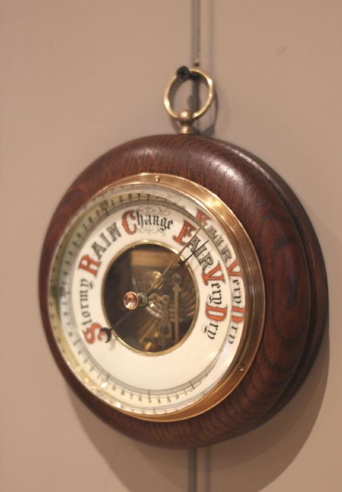 CIRCULAR OAK ANEROID BAROMETER - ADDITIONAL PHOTO 1