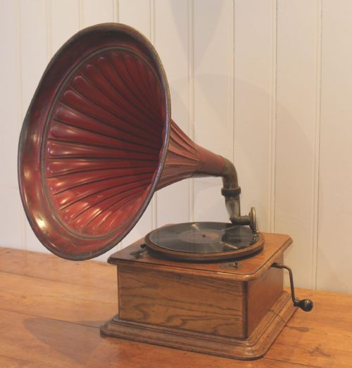 Oak Horn Gramophone