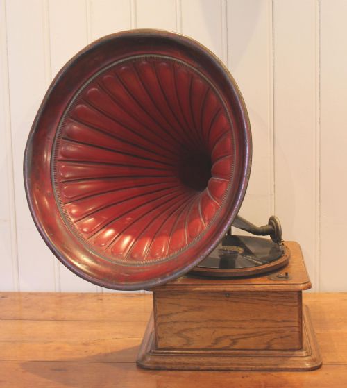 fig 1. Oak Horn Gramophone