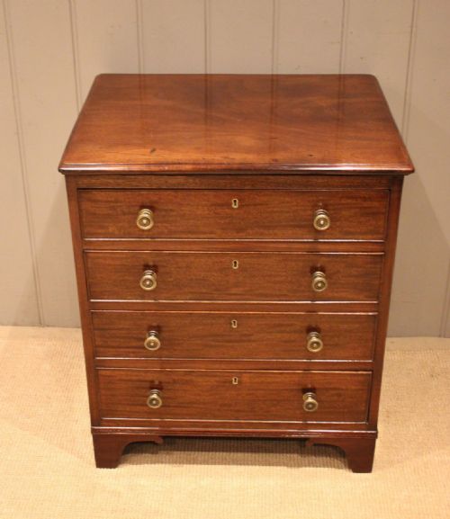 Small Proportioned Mahogany Chest of Drawers