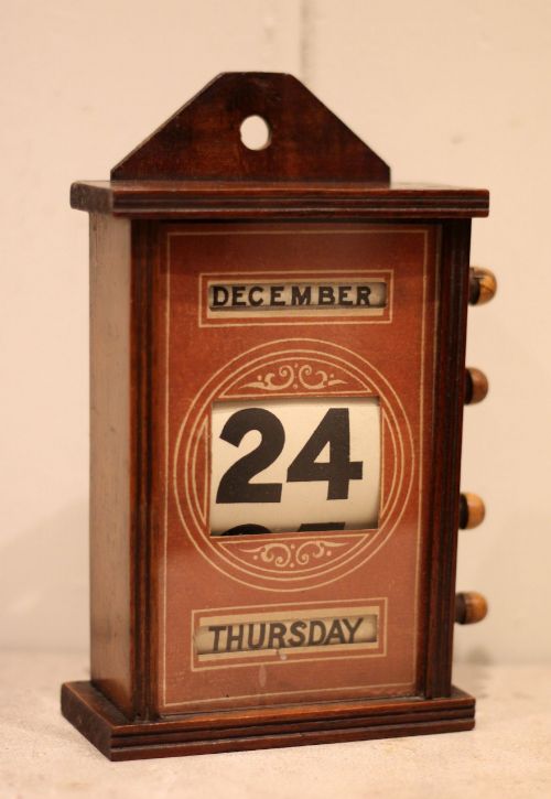 LATE 19TH CENTURY MAHOGANY DESK CALENDAR - ADDITIONAL PHOTO 1