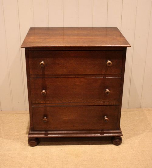 Small Oak Chest of Drawers