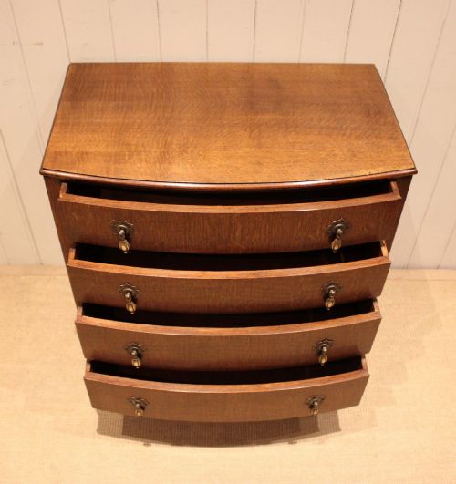 OAK BOW FRONT CHEST OF DRAWERS - ADDITIONAL PHOTO 4