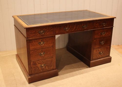 LARGE EDWARDIAN FIGURED OAK PEDESTAL DESK - ADDITIONAL PHOTO 3