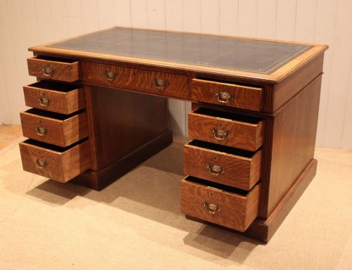 LARGE EDWARDIAN FIGURED OAK PEDESTAL DESK - ADDITIONAL PHOTO 7