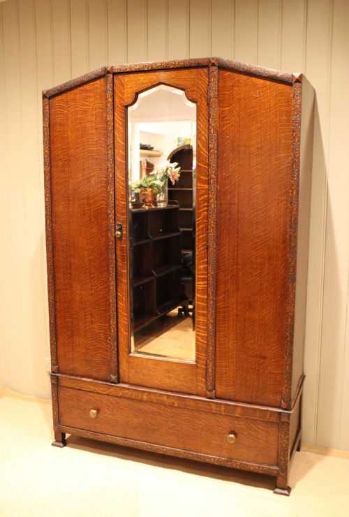 EARLY 20TH CENTURY OAK MIRRORED WARDROBE - ADDITIONAL PHOTO 1