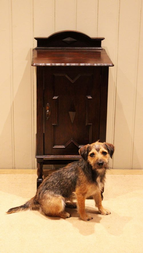 DARK OAK BEDSIDE CABINET - ADDITIONAL PHOTO 4