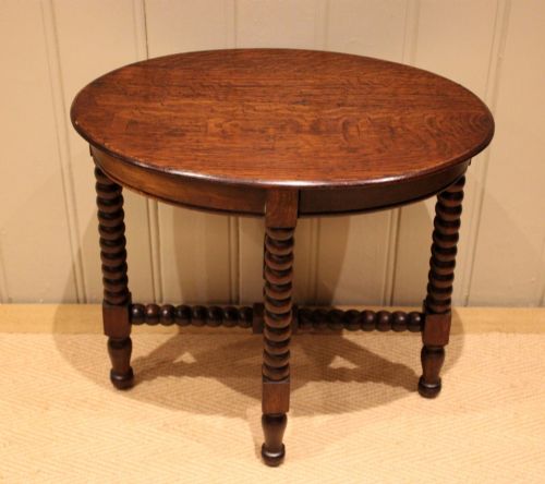 SMALL OAK OVAL TABLE