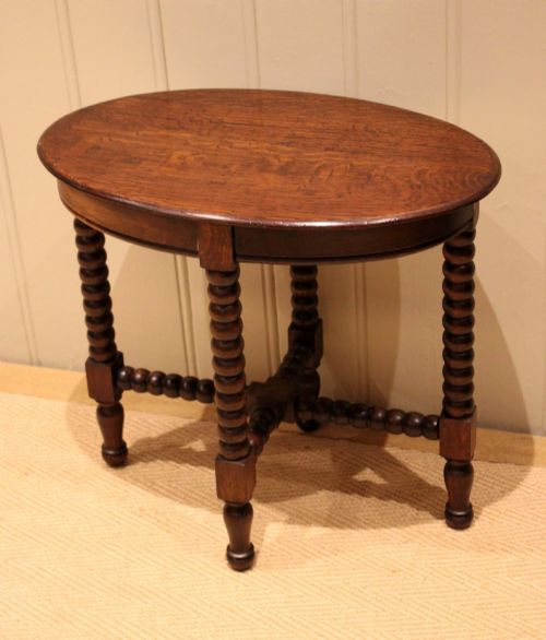 SMALL OAK OVAL TABLE - ADDITIONAL PHOTO 2