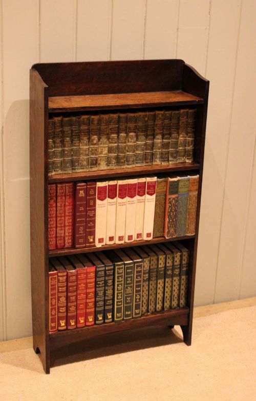 SMALL OAK OPEN BOOKCASE