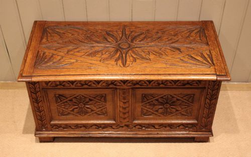 SOLID CARVED GOLDEN OAK COFFER - ADDITIONAL PHOTO 5