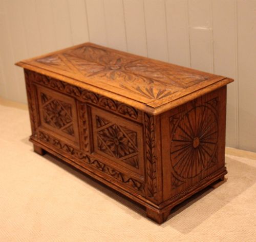 SOLID CARVED GOLDEN OAK COFFER - ADDITIONAL PHOTO 7