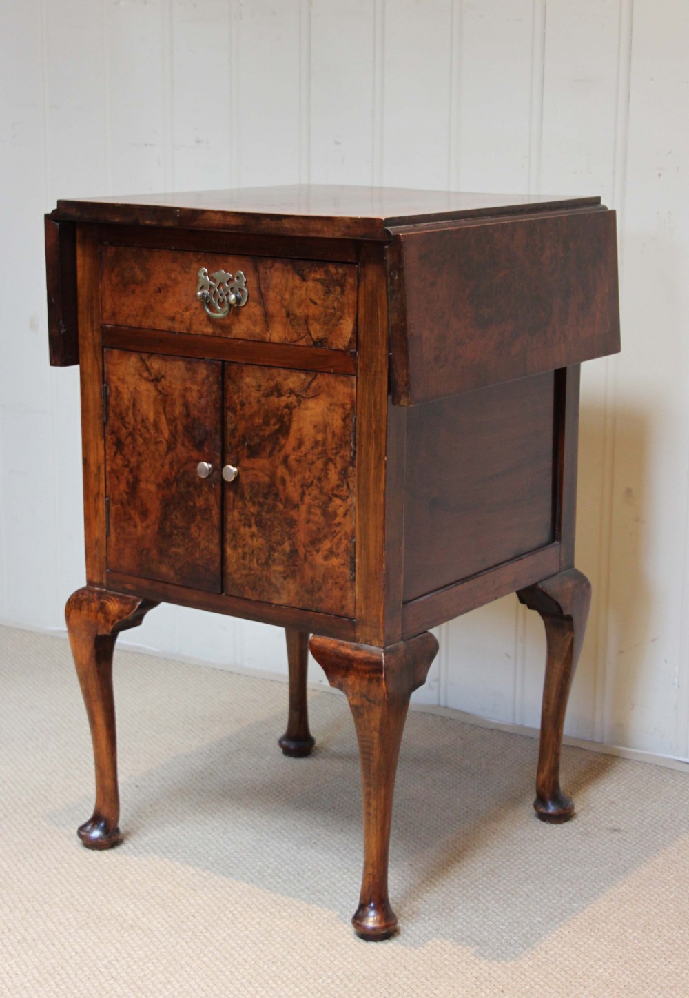 Walnut Queen Anne Style Drop Leaf Table 