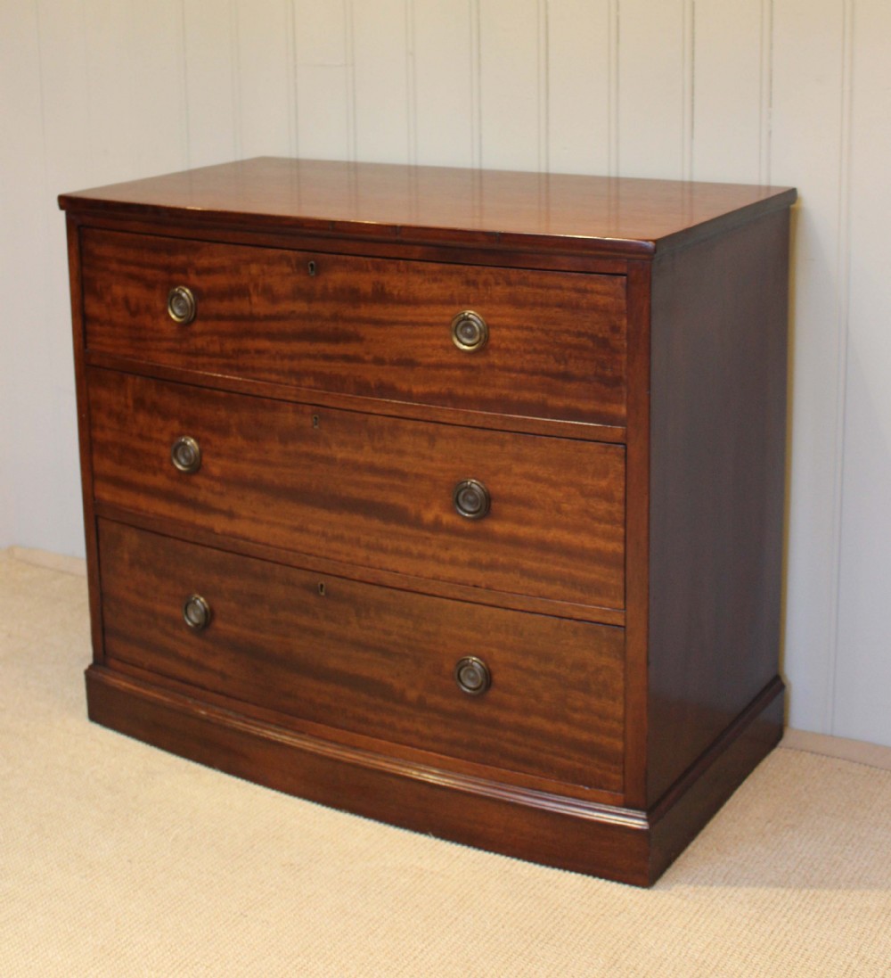 Mahogany Bow Front Chest Of Drawers 