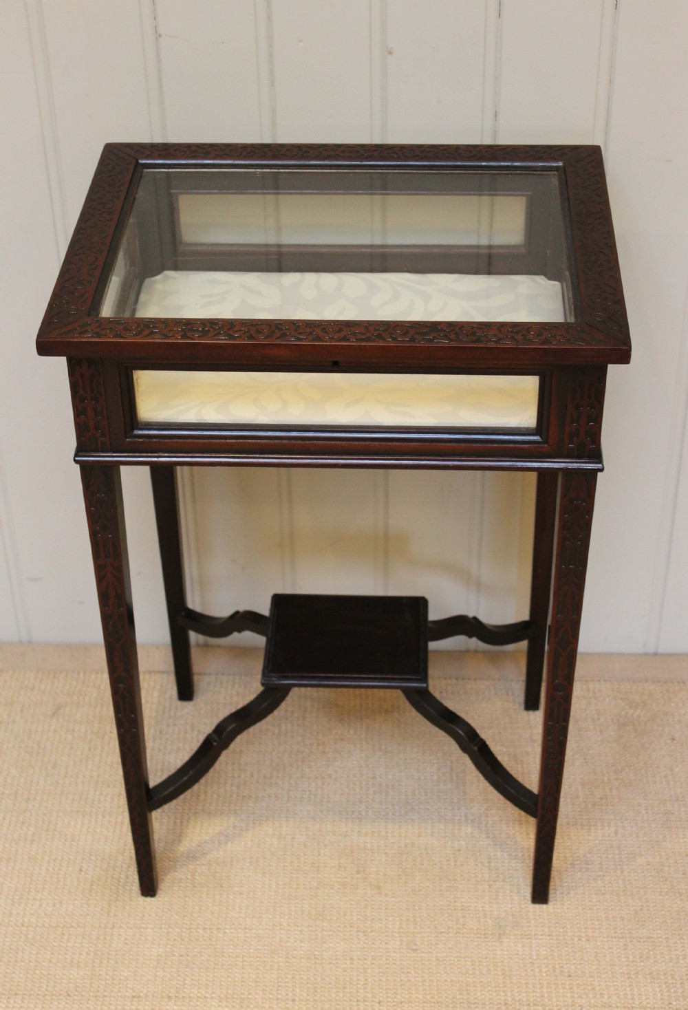 Edwardian Mahogany Bijouterie Table