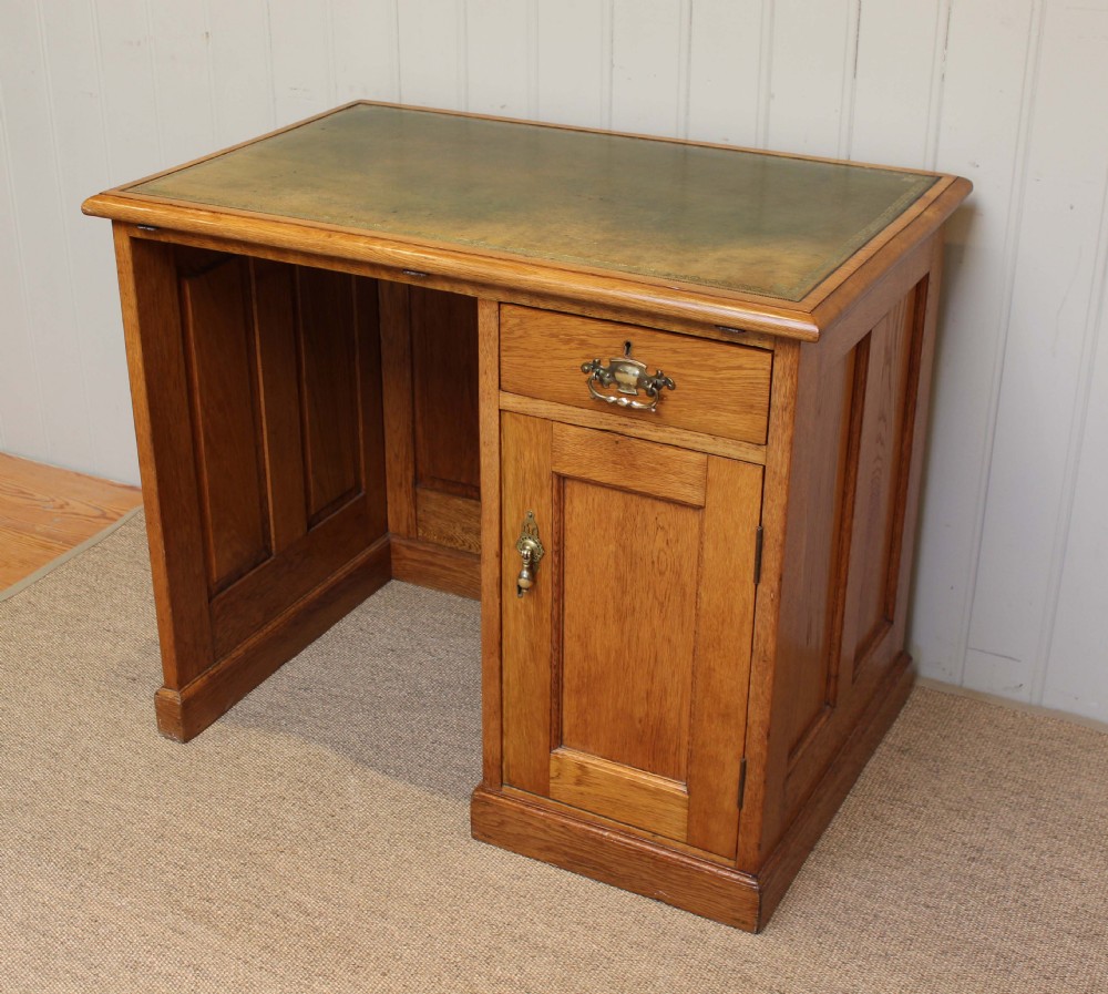 Light Oak Single Pedestal Desk