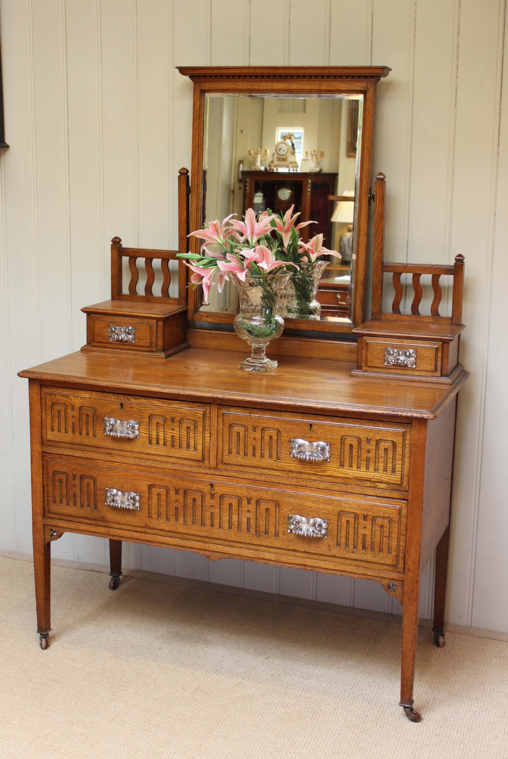 Early 20th Century Arts And Crafts Dressing Table 