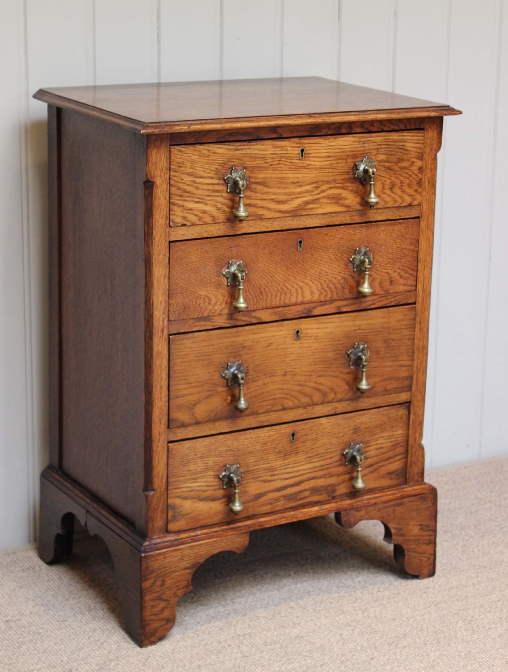 Small Proportioned Solid Oak Chest Of Drawers