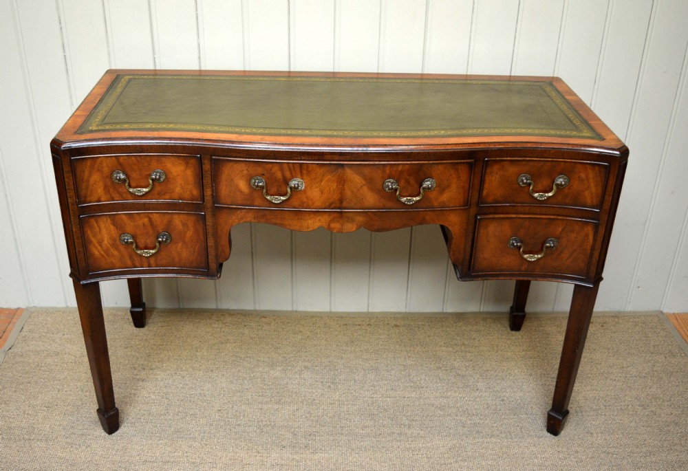 Mahogany Kneehole Desk