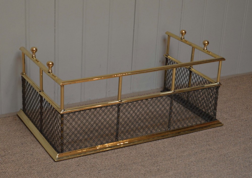 Small Proportioned Edwardian Brass Fender 