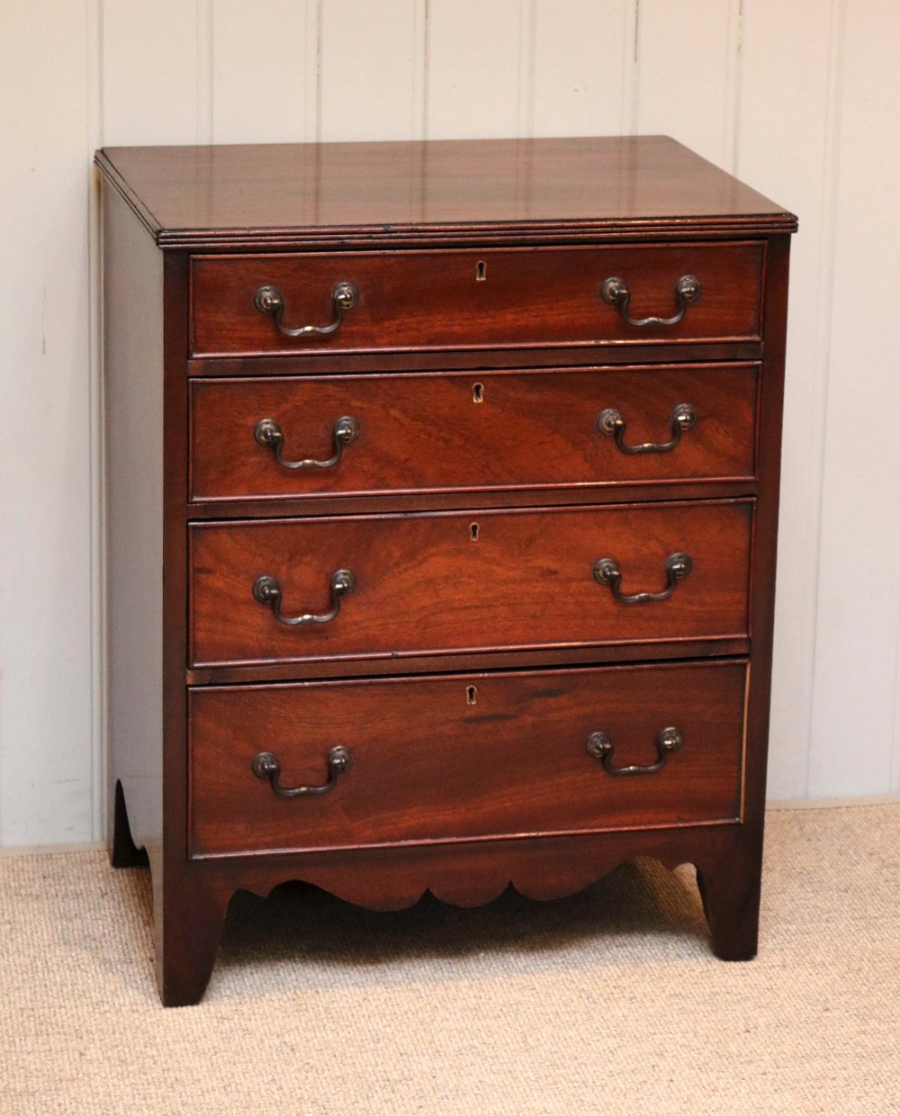Mahogany Chest Of Drawers 