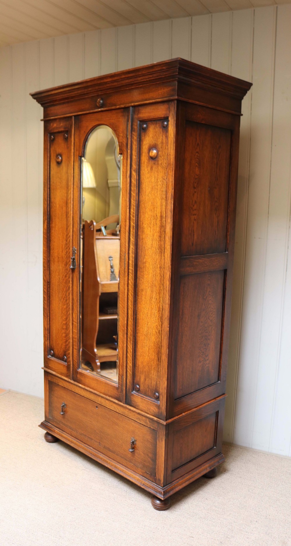Oak Single Door Wardrobe View II