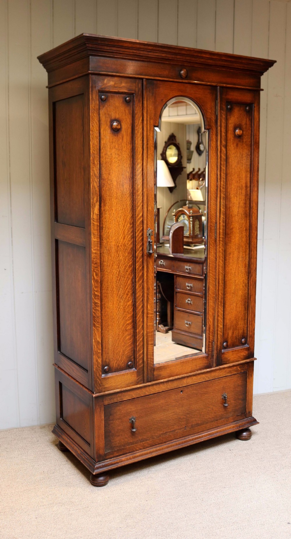 Oak Single Door Wardrobe View III