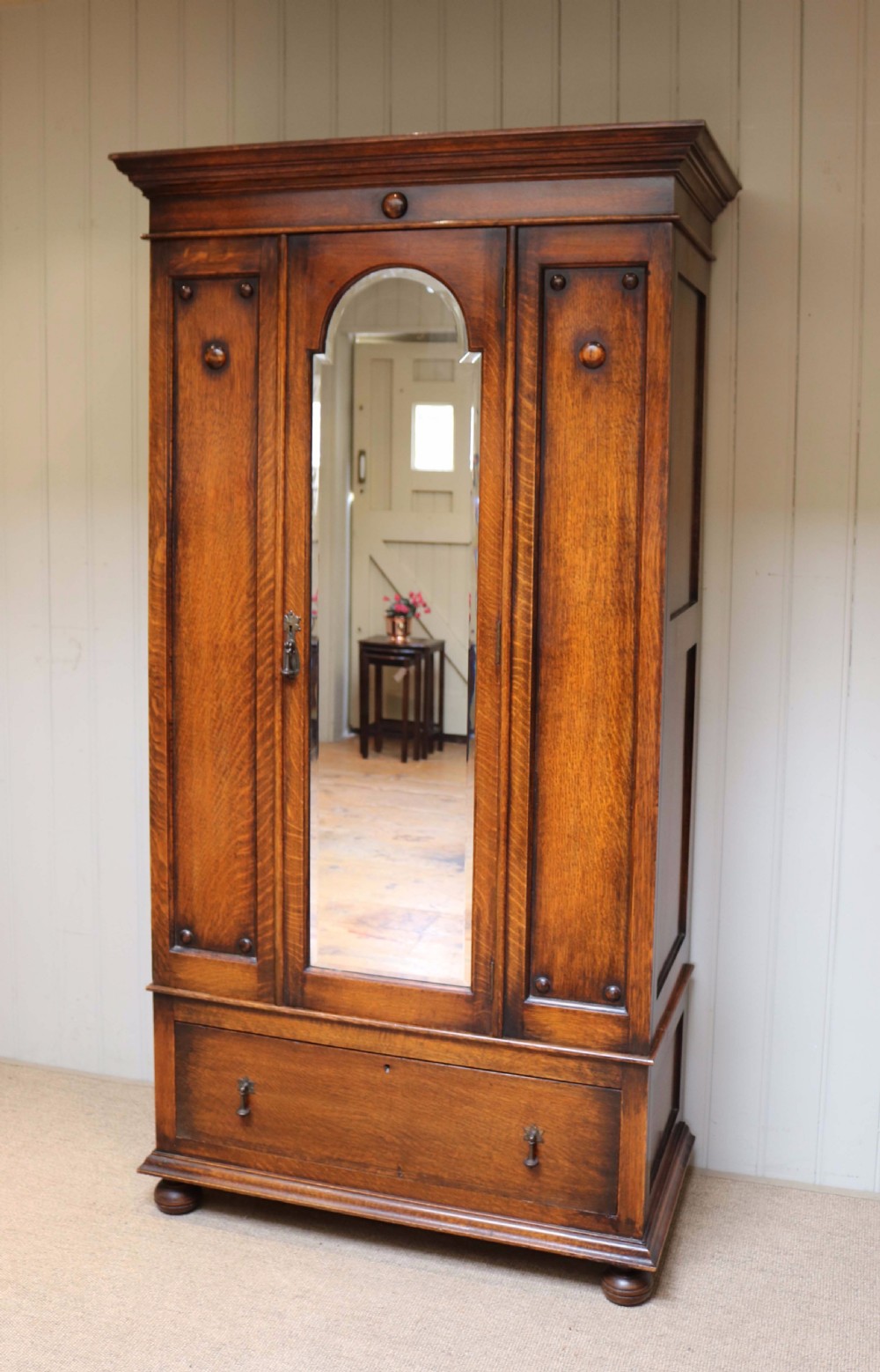Oak Single Door Wardrobe View V