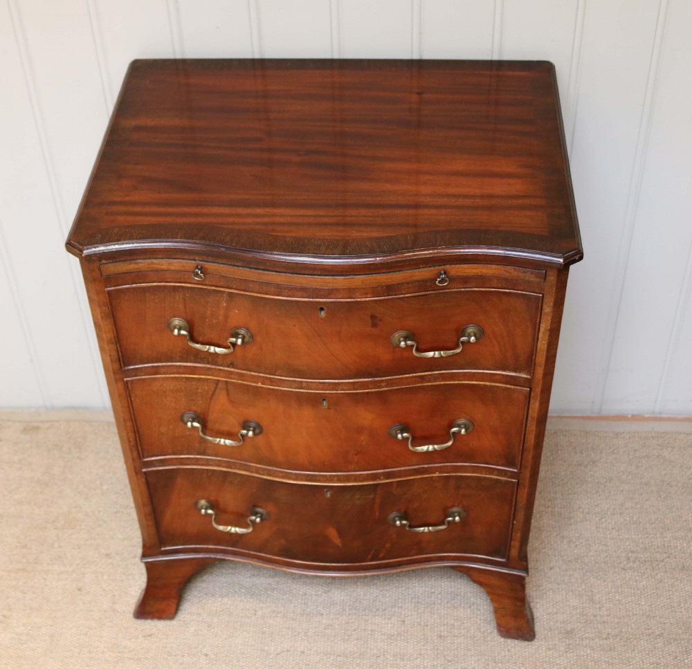 Small Proportioned Mahogany Chest Of Drawers View VIII