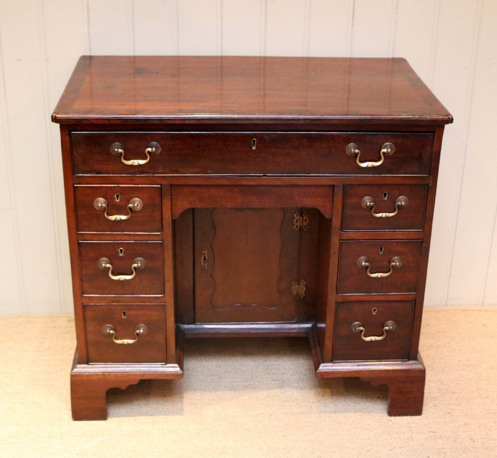 Georgian Mahogany Kneehole Desk 