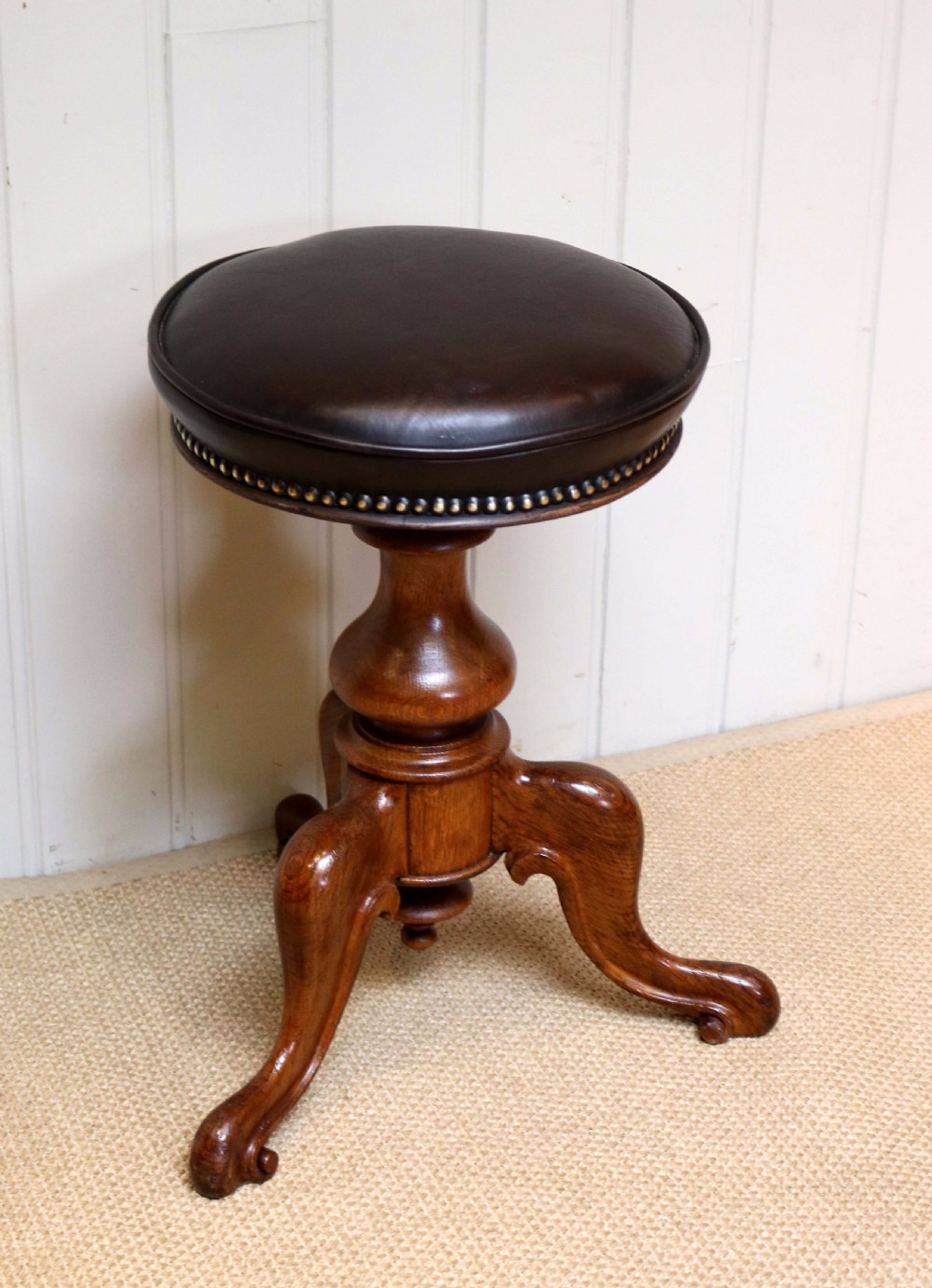 Late Victorian Oak Adjustable Piano Stool 