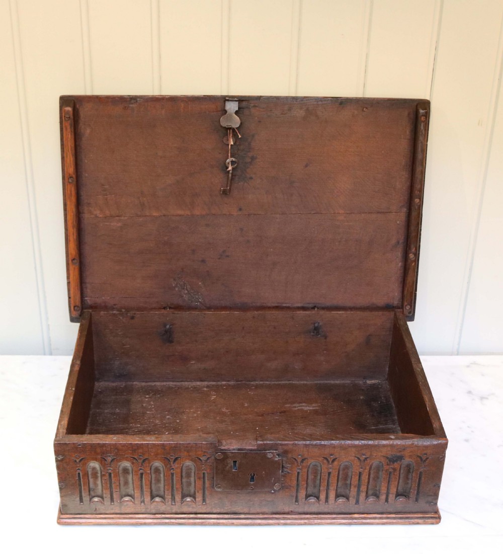 Early 18th Century Oak Bible Box View V