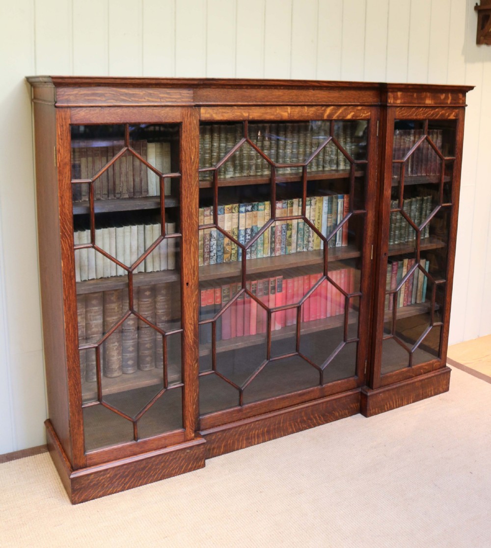 Victorian Oak Breakfront Bookcase  View IX