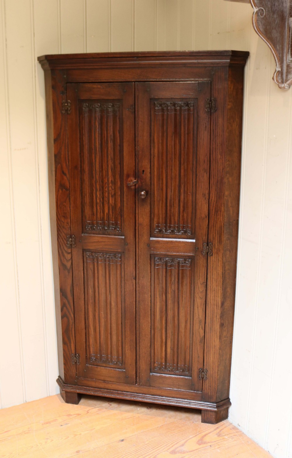Oak Corner Cupboard View IV