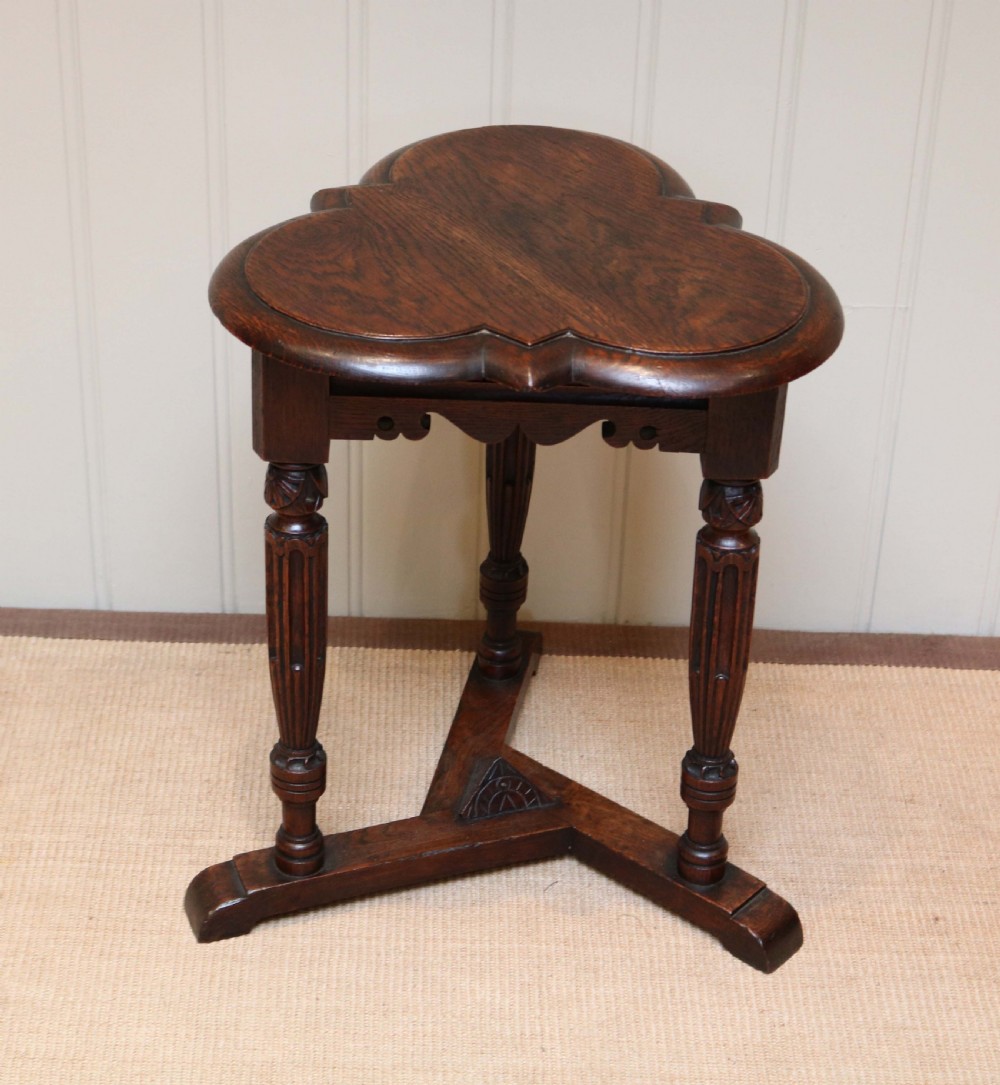 Clover Leaf Oak Table View III