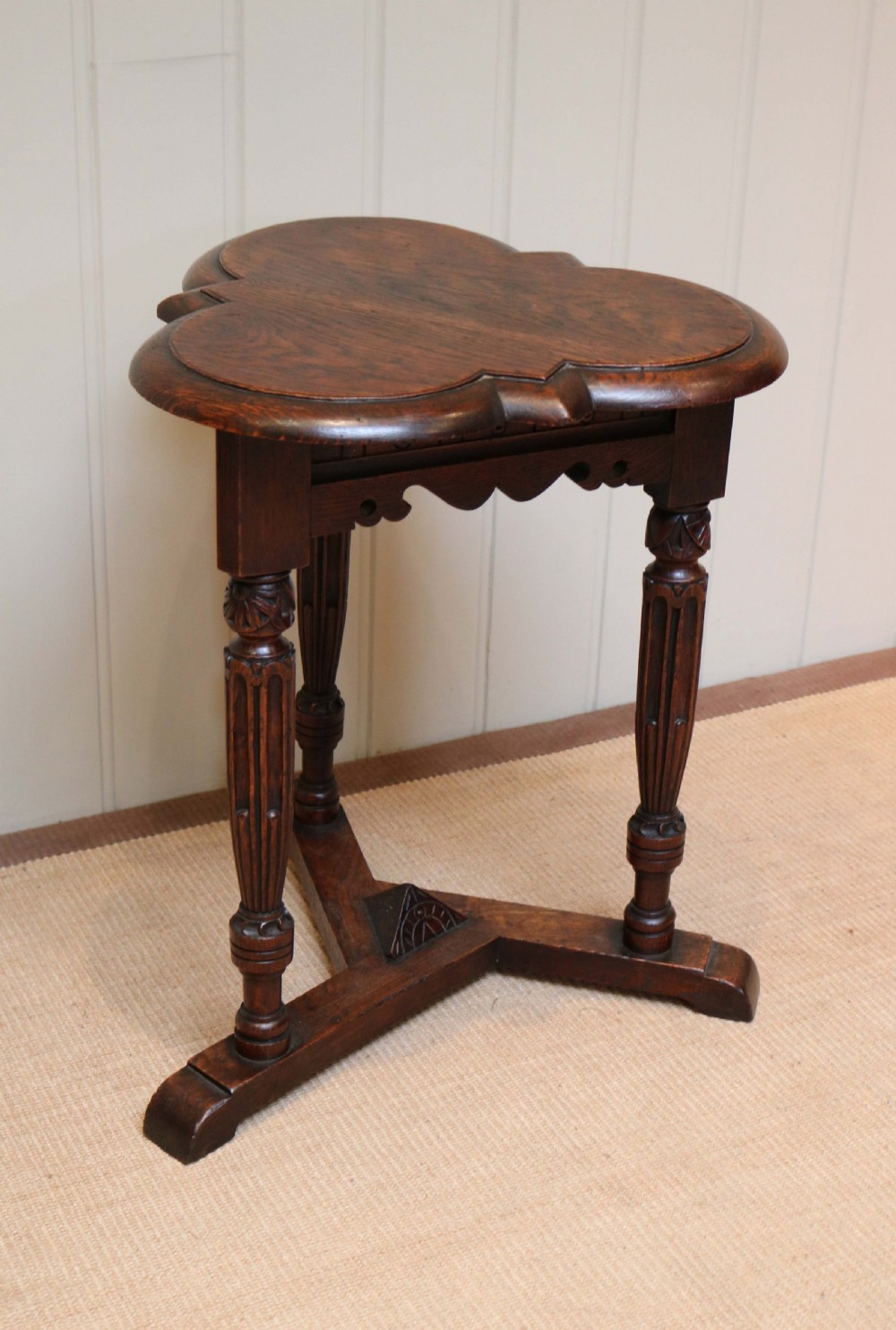 Clover Leaf Oak Table View V