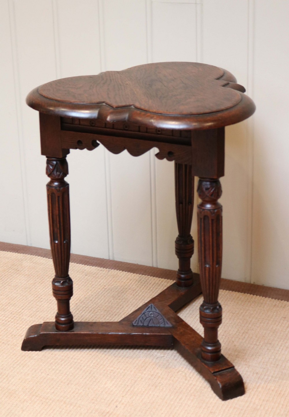 Clover Leaf Oak Table View VII
