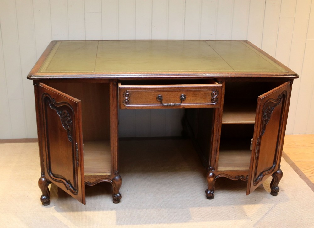 Substantial Oak Partners Desk View III