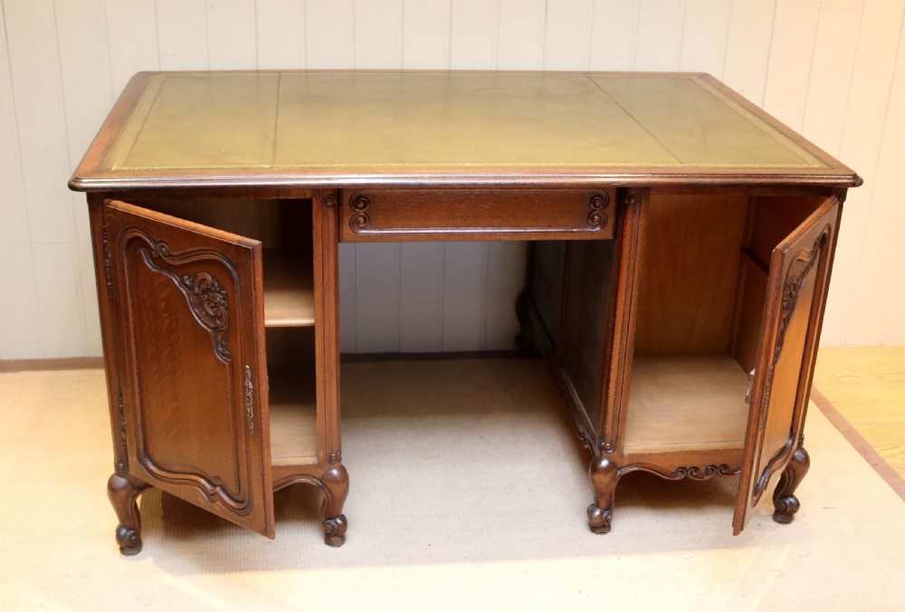Substantial Oak Partners Desk View IV