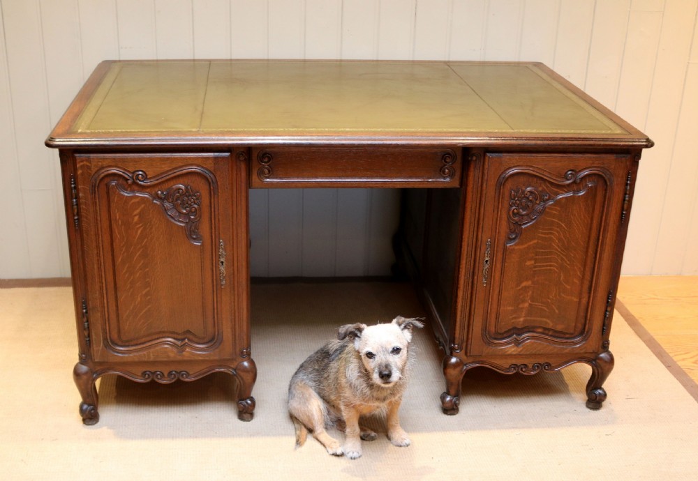 Substantial Oak Partners Desk View V