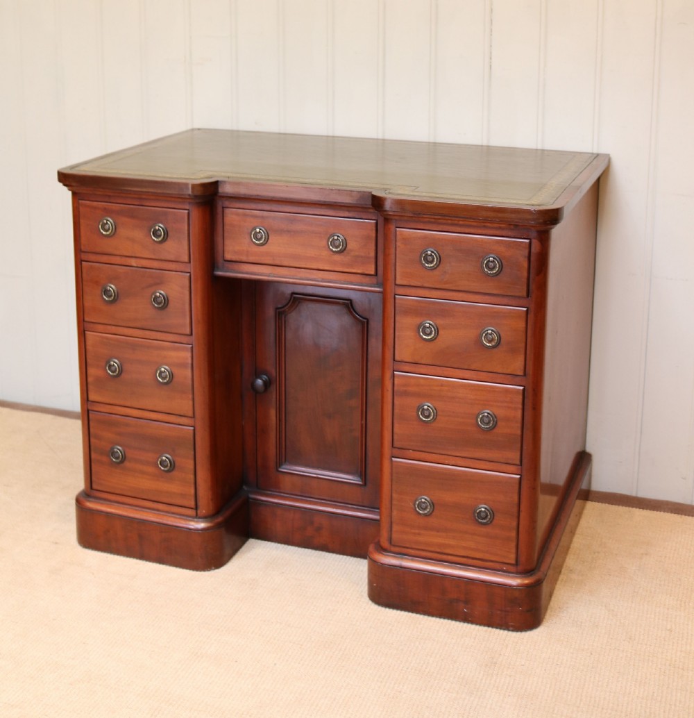 Late 19th Century Mahogany Kneehole Desk View III