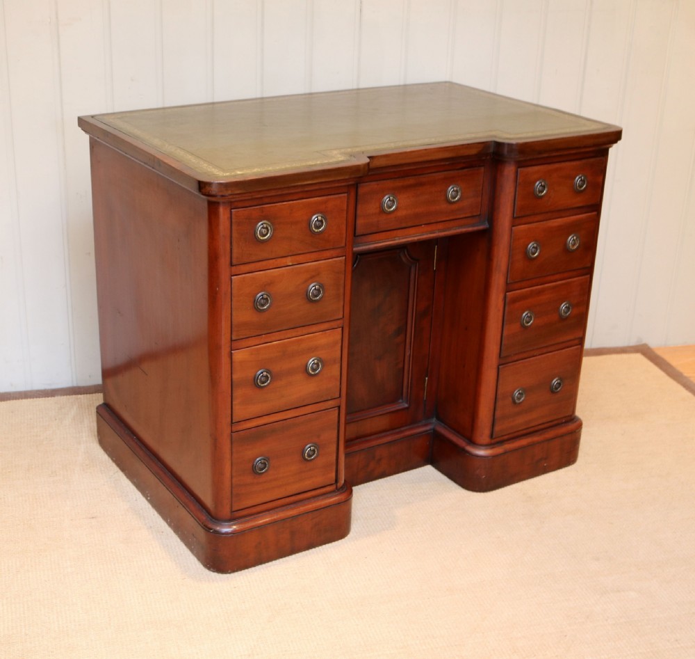 Late 19th Century Mahogany Kneehole Desk View VI