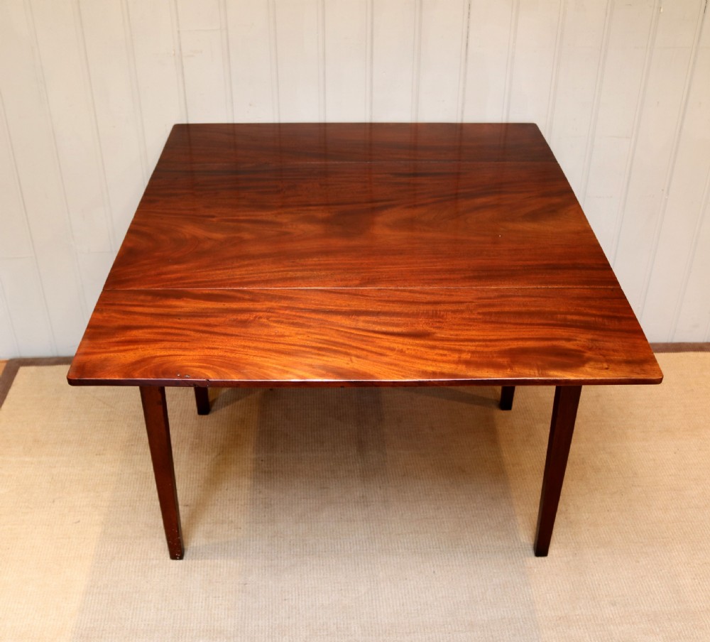 Early 19th Century Mahogany Drop Leaf Pembroke Table View V