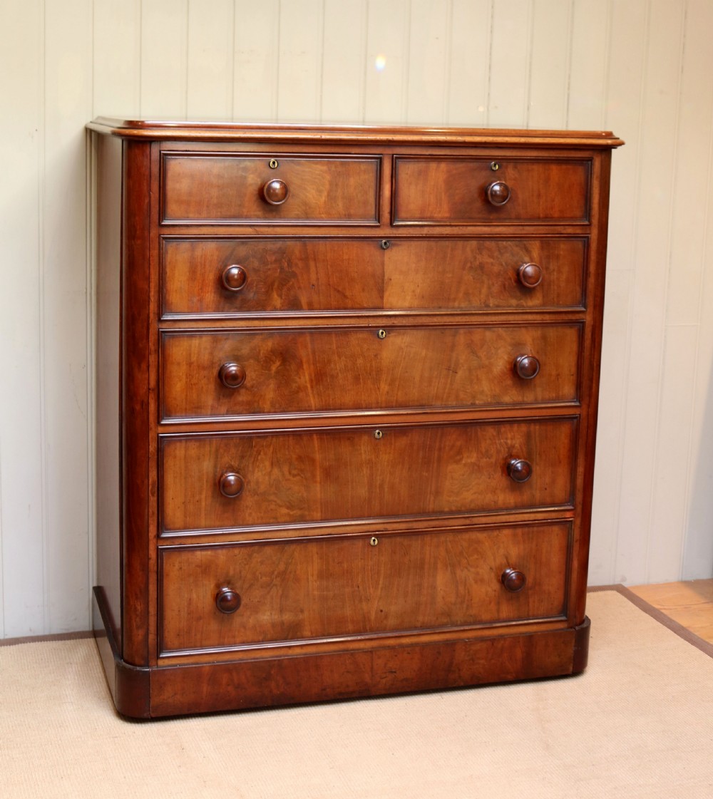 Substantial Scottish Mahogany Dressing Chest  View VIII