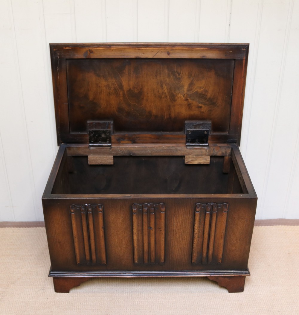 Small Oak Coffer View IV