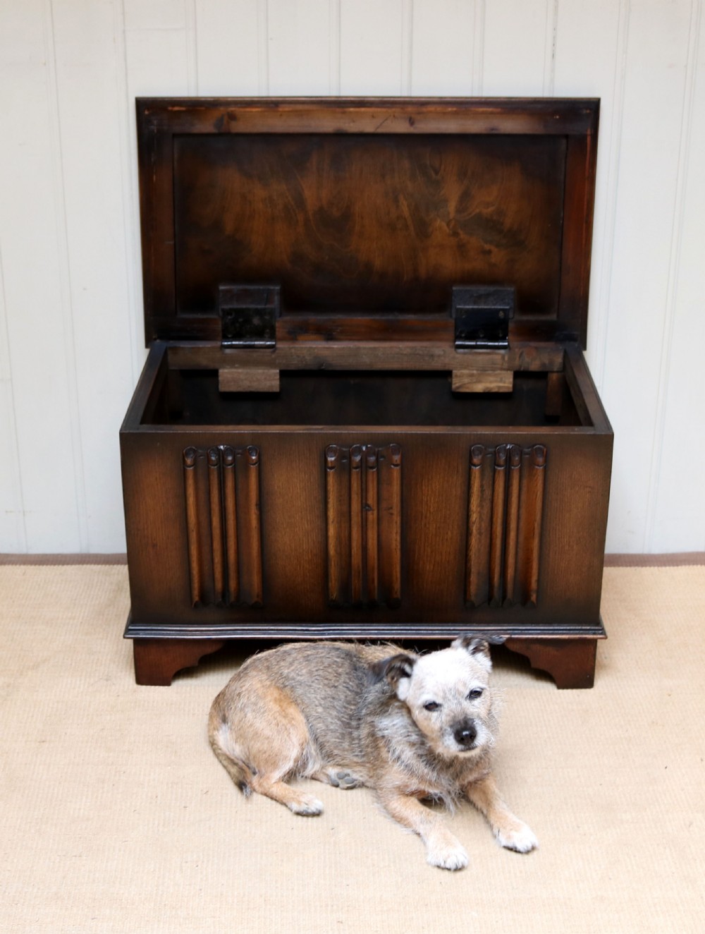 Small Oak Coffer View V