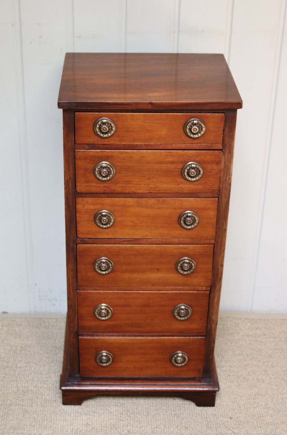 Small Proportioned Mahogany Chest Of Drawers 