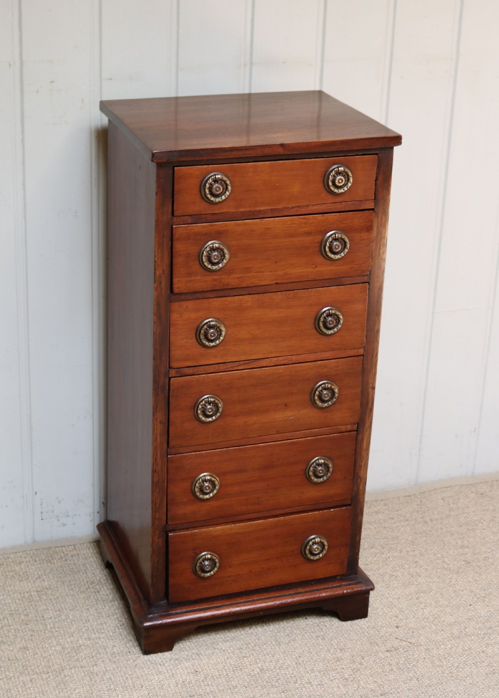 Small Proportioned Mahogany Chest Of Drawers  View IV